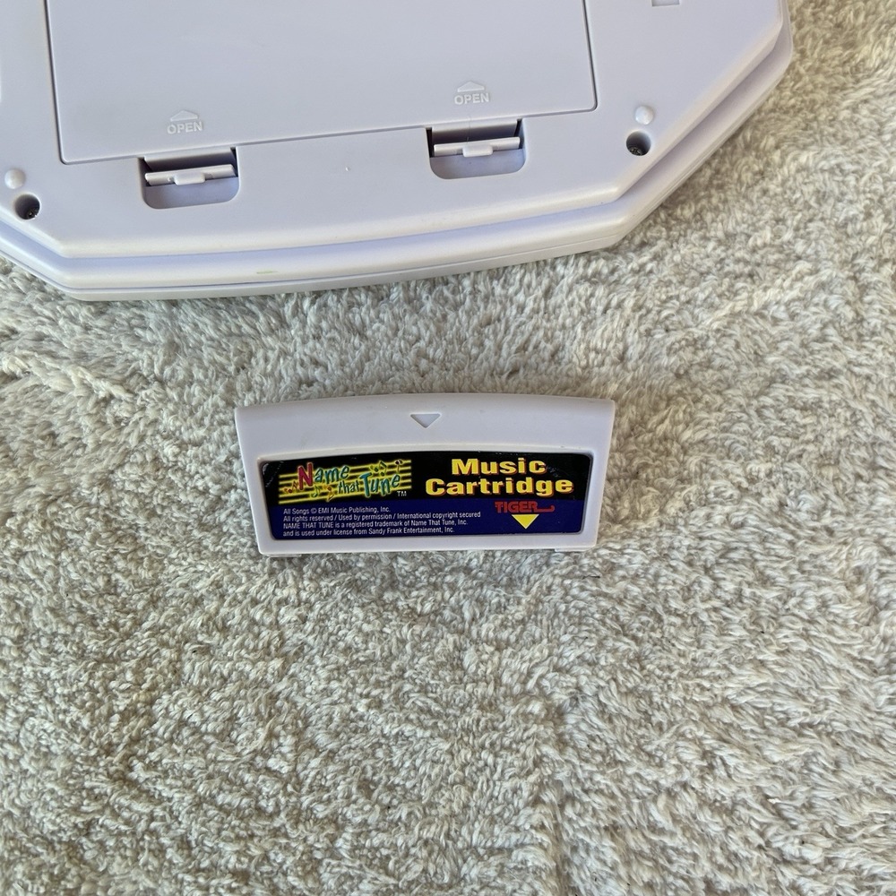 Tiger Electronics Name That Tune Handheld Game With Cartridge Vintage Works - Picture 6 of 8